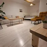Daire Urban Chic Living - Old Town, Walk Everywhere Bratislava