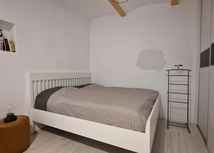 Apartment Urban Chic Living - Old Town, Walk Everywhere Pressburg